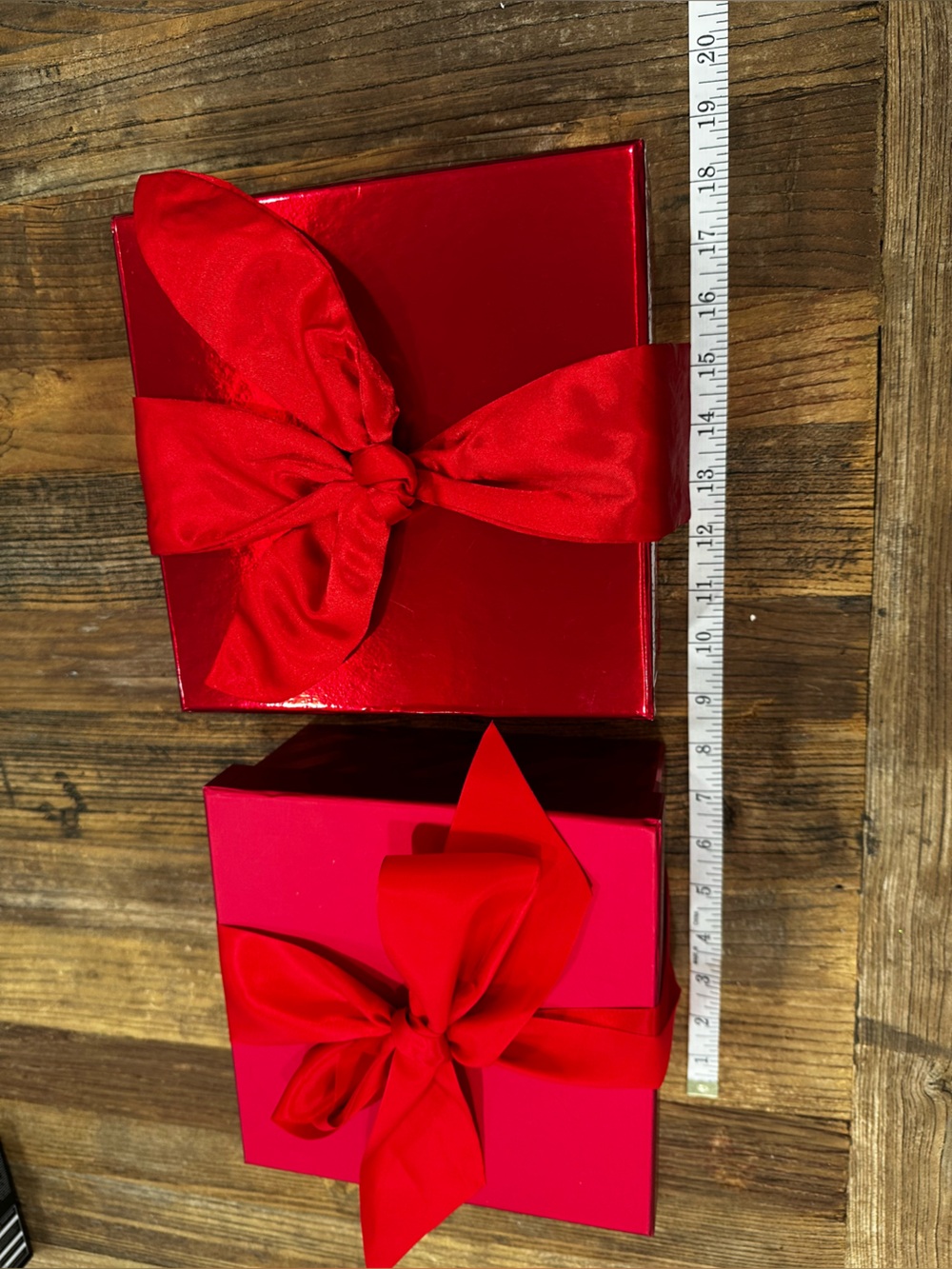 Set of Two Red Gift Boxes with Satin Bows - Picture 4 of 6